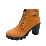 Damen nan elegante Schnür-Stiefelette mit mittlerem Blockabsatz, profilierter Gummilaufsohle und dekorativer Metallschnalle Drune in Khaki