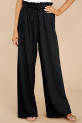 Damen nan Leinenhose mit Paperbag-Bund und weitem Bein Drune in Schwarz