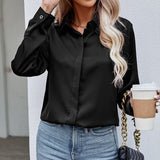 Damen nan klassische Satinbluse mit verdeckter Knopfleiste und lässigem Hemdblusen-Schnitt Drune in Schwarz