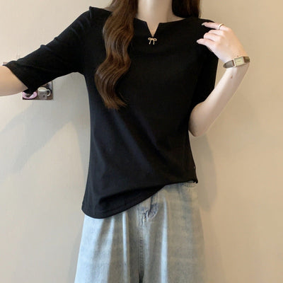 Femme Modern V-Ausschnitt Ikonisches T-Shirt Heidi-Mode