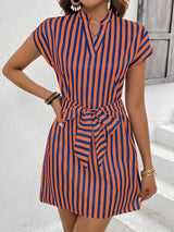 Damen Kurzarm Kleid mit Bindegürtel und elegantem Streifenmuster Drune in Rotblue