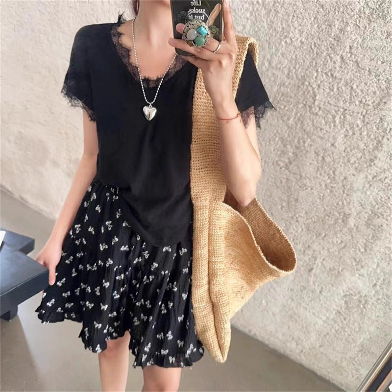 Femme Spitzenbesetztes V-Ausschnitt T-Shirt Heidi-Mode