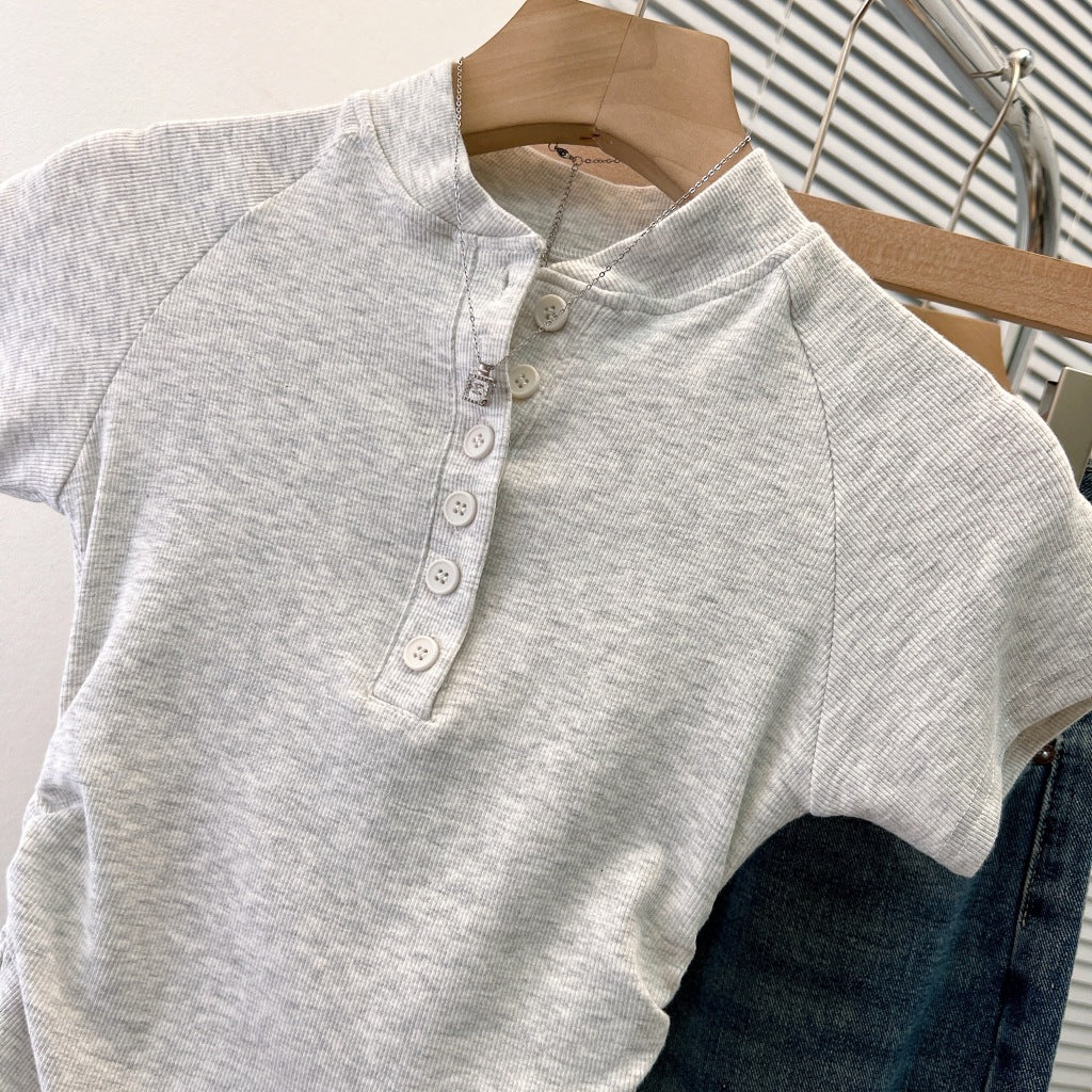 Femme Kurzarm Raffung Henley Oberteil mit Knopfdetail Heidi-Mode