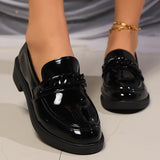 Damen nan Lack-Loafer mit auffälligem Kettendetail und gepolsterter Plateau-Laufsohle Drune in Schwarz (Glanz D77)