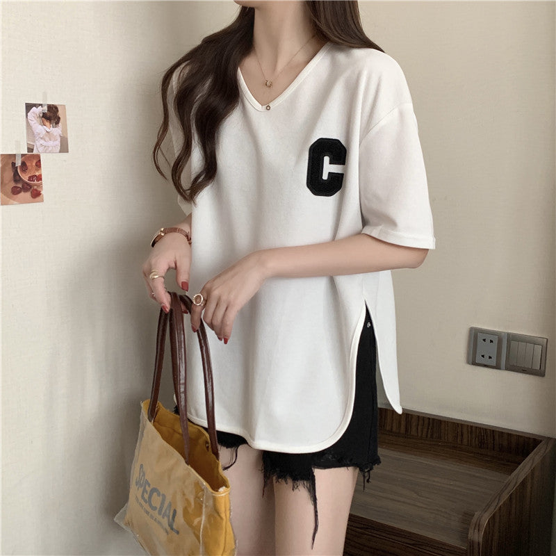 Femme Oversized V-Ausschnitt Grafik T-Shirt mit Seitenschlitzen Heidi-Mode