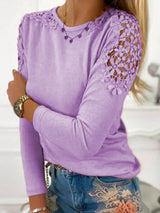Damen nan langärmeliges Feinstrickshirt mit Häkelspitzen-Schultereinsätzen und Rundhalsausschnitt Drune in Violett