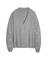 Damen nan großzügiger Grobstrick-Cardigan mit Zopfmuster, V-Ausschnitt und Sternstickereien Drune in Grau