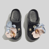 Damen Stilvolle Clogs Mit Floralen Accessoires Und Perlen in Schwarz