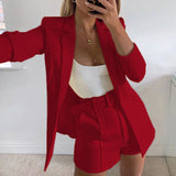 Damen nan tailliertes Longblazer-Shorts Set mit betonter Schulterpartie, hoher Taille und breitem Gürtel Drune in Rot