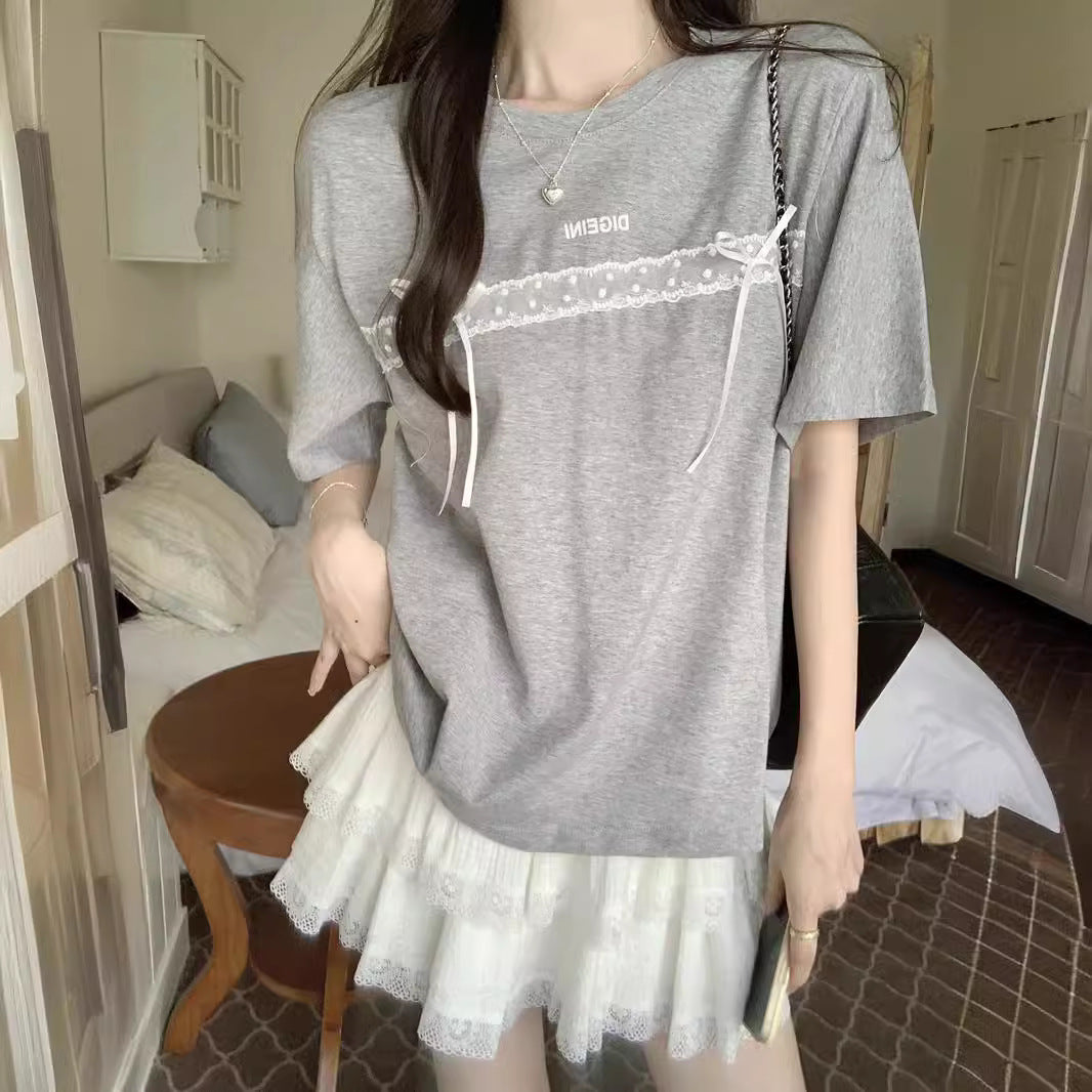 Femme Relaxed Fit Graphic T-Shirt mit dekorativem Spitzen-Detail Heidi-Mode