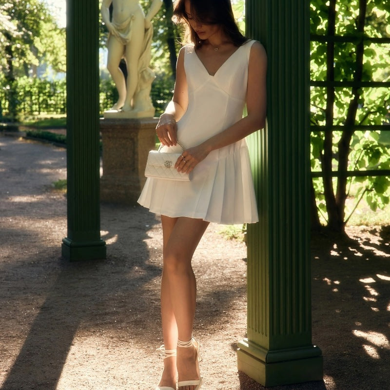 Amara - Fließender Rock und tiefes V-Ausschnitt Kleid