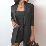 Damen nan tailliertes Blazer-Shorts Set mit Bandeau Top und Bindegürtel Drune in Schwarz