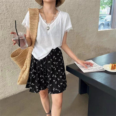 Femme Spitzenbesetztes V-Ausschnitt T-Shirt Heidi-Mode