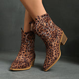 Damen nan Kurzschaft‑Westernboot mit dekorativer Stickerei, eckigem Blockabsatz und weichem Veloursfinish Drune in Leopardenmuster