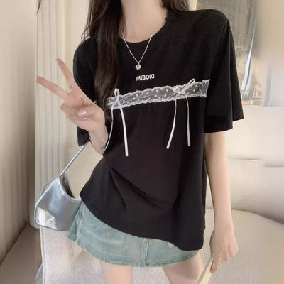 Femme Relaxed Fit Graphic T-Shirt mit dekorativem Spitzen-Detail Heidi-Mode