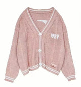 Damen nan kurze gestrickte V Ausschnitt Strickjacke mit Zopfmuster und Perlmuttknöpfen Drune in 21437 - Rosa