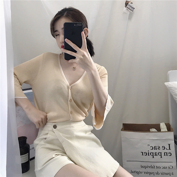 Femme Leichtgewichtig V-Ausschnitt Cardigan mit Glockenärmeln Heidi-Mode