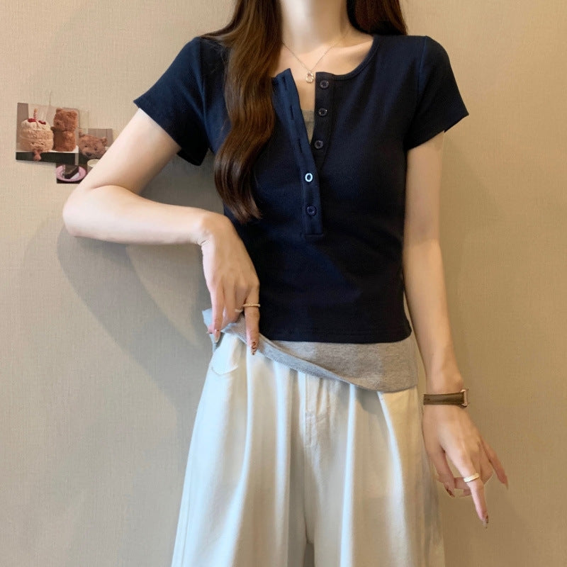 Femme Kurzarm Button-Up Henley Top mit Kontrastdetails Heidi-Mode