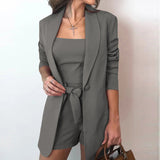 Damen nan tailliertes Blazer-Shorts Set mit Bandeau Top und Bindegürtel Drune in Dunkelgrau