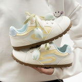 Damen Trendige Hello Kitty Rutschfeste Sneaker Mit Einzigartiger Blüten Schnürung in Blau-Gelb