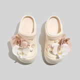 Damen Stilvolle Clogs Mit Floralen Accessoires Und Perlen in Weiß