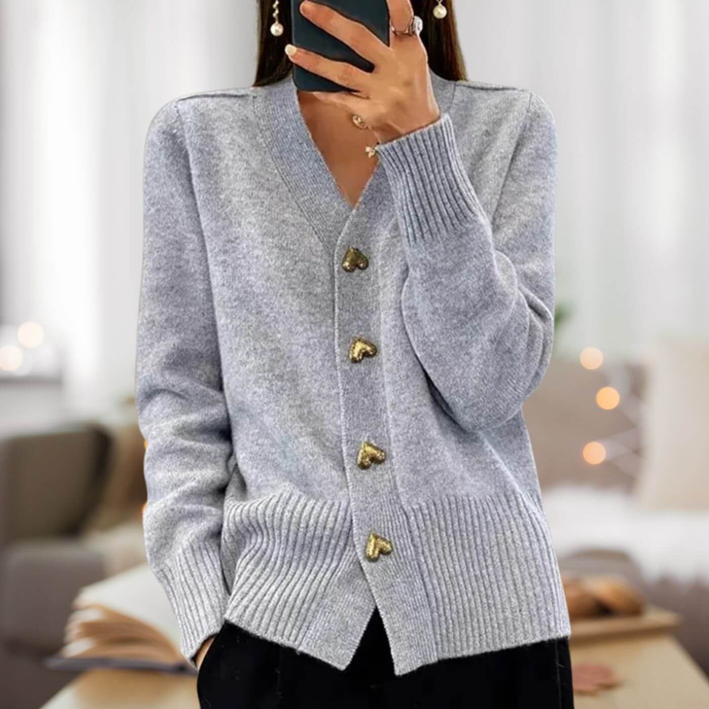 Paula™ – Elegante Strickjacke mit Herzknöpfen
