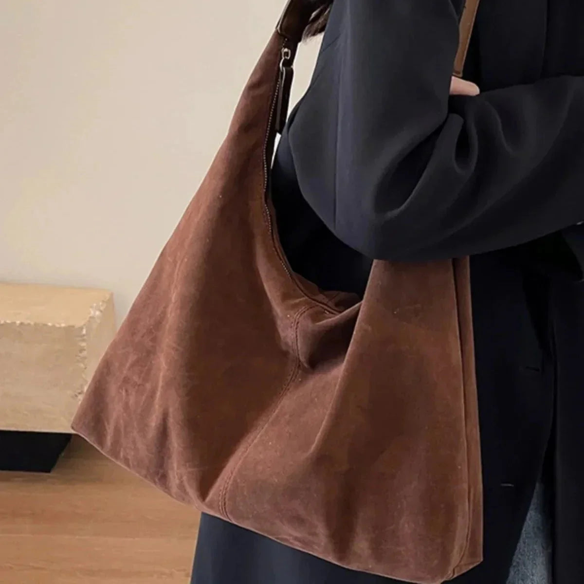 Damenhandtasche aus veganem Wildleder mit Reißverschluss