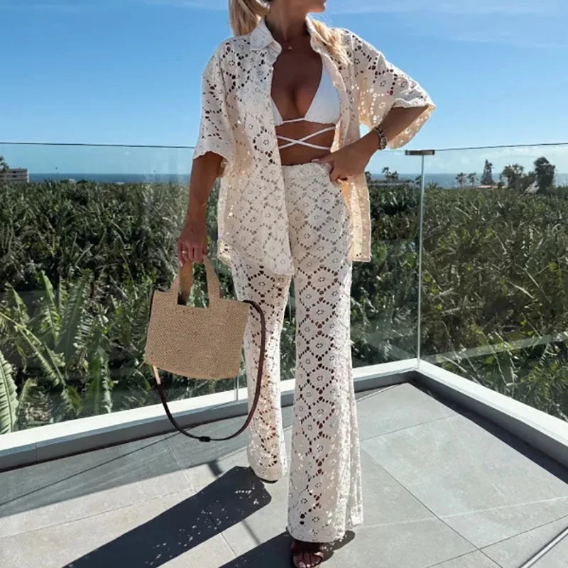 Alina | Zweiteiliges Outfit mit Spitzen-Ausschnitten und Weiten Hosen