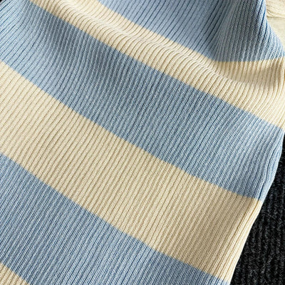 Strickkleid | Figurbetonte Silhouette | Modernes Streifenmuster