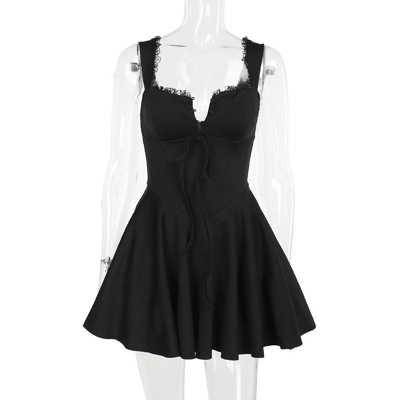 Xenia - Femininem Spitzen-Mini-Kleid