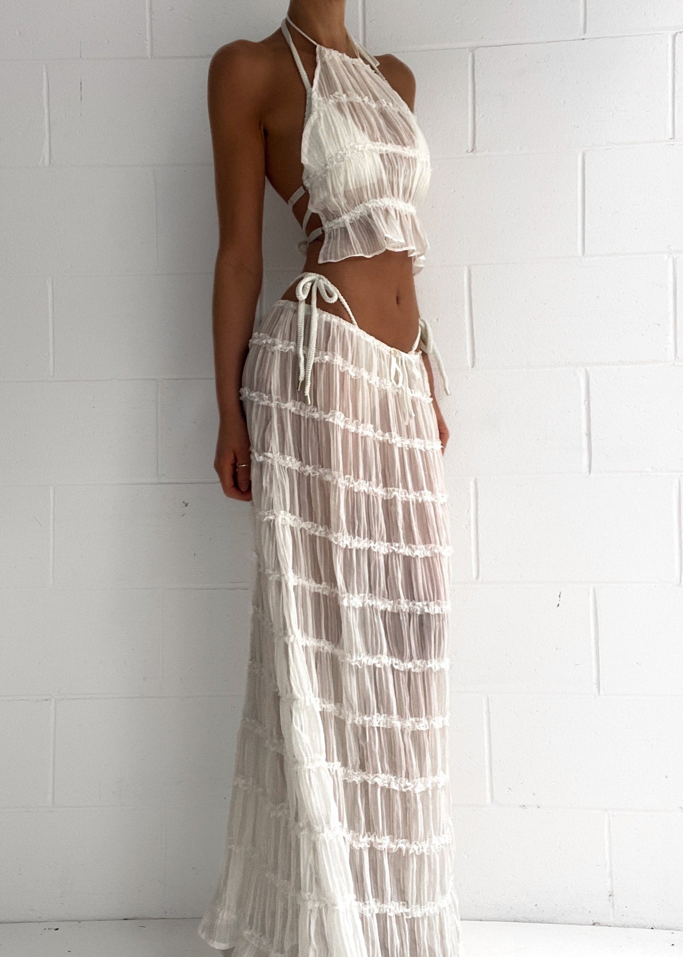 Transparentes Zweiteiler-Set | Halterneck-Top & Maxirock | Luftige Eleganz