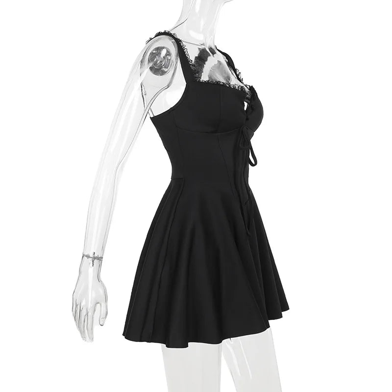 Xenia - Femininem Spitzen-Mini-Kleid