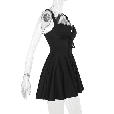 Xenia - Femininem Spitzen-Mini-Kleid