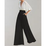 Slim-Fit Damenoverall Celia mit weitem Bein in Weiß / Schwarz