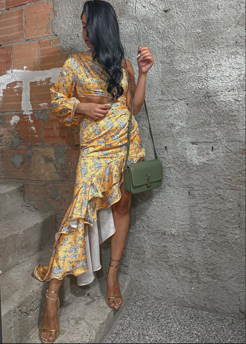 Asymmetrisches Maxikleid | Florales Muster & Rüschen | Elegante Leichtigkeit