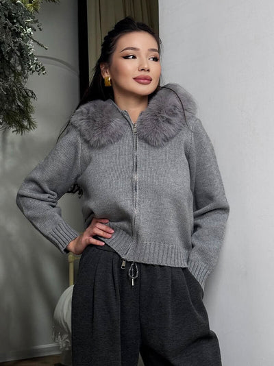 Damen Strickjacke Grau mit Kapuze und Kunstpelz – Warme Winterjacke