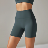 Taillenhohe Sportshorts - SquatSilk in Grün