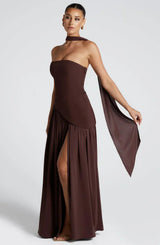 Talina | Trägerloses asymmetrisches Maxikleid Damen in Braun