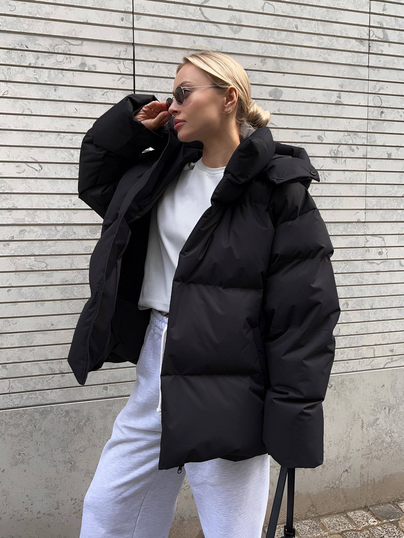 PufferLux™ | Oversized Damen Pufferjacke Schwarz mit Kapuze | Isoliert & Modisch