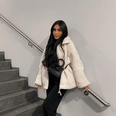 Übergroße Damenjacke aus Wolle mit hohem Kragen und Reißverschluss – trendige Jacke für Streetwear und Freizeitkleidung