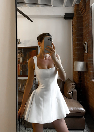 Ärmelloses Mini-Kleid | Skater-Silhouette & Eleganter Schnitt | Zeitlose Raffinesse