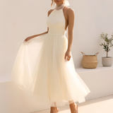 Neneta - Ein stilvolles und elegantes Damenkleid in Beige