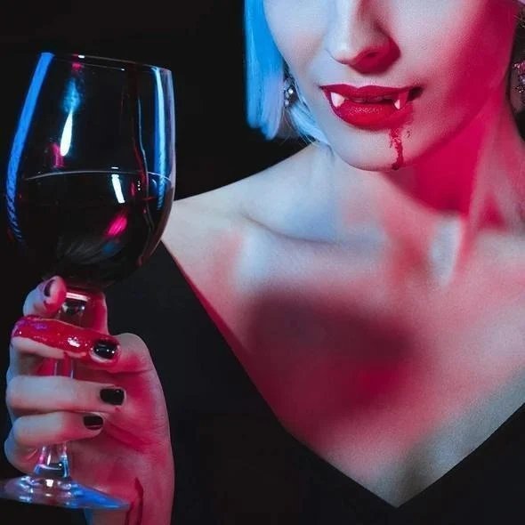 ReißZahn™ Müheloser Vampir-Transformationsprozess