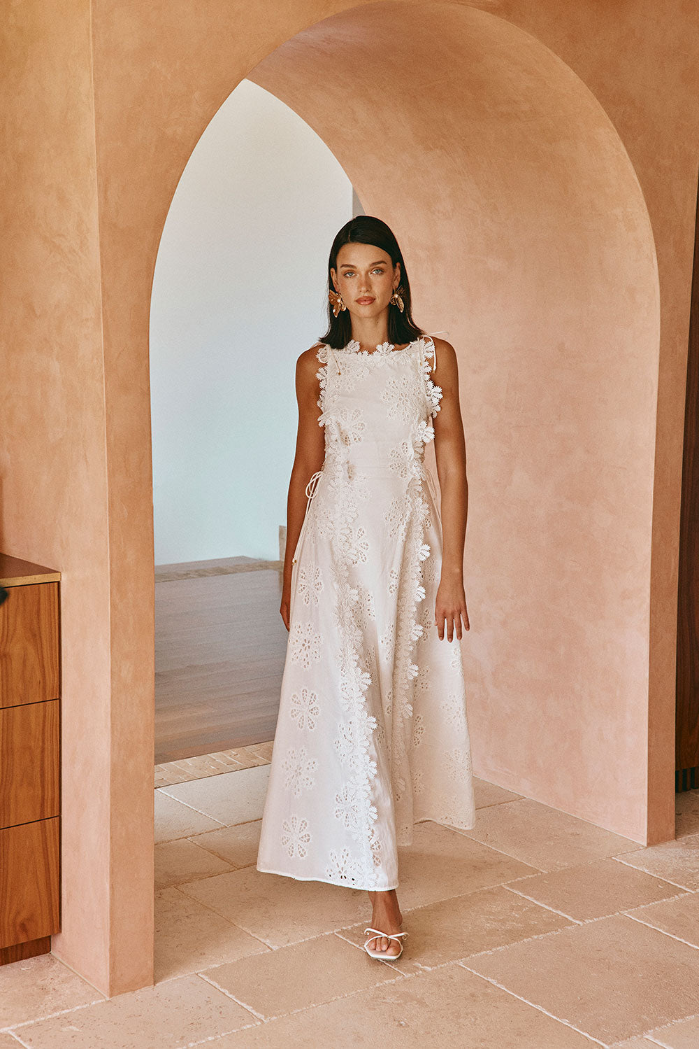 Loreina – Maxikleid Mit Gesticktem Blumenbesatz