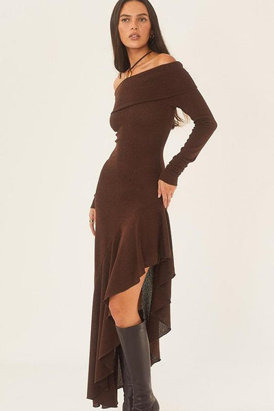 Schulterfreies Strickkleid | Asymmetrischer Saum & Lange Ärmel | Elegante Wärme