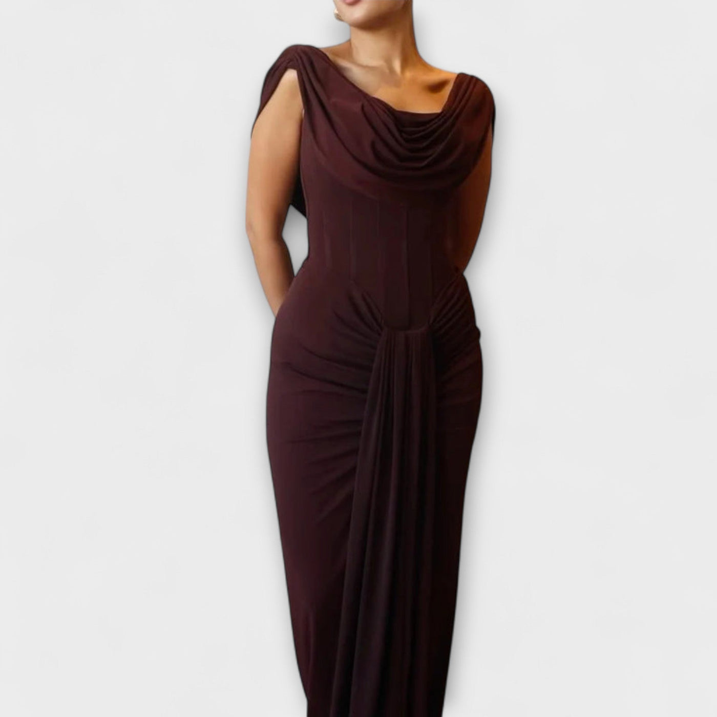 Elara - Schickes braunes Abend-Maxikleid mit Drapiertem Ausschnitt