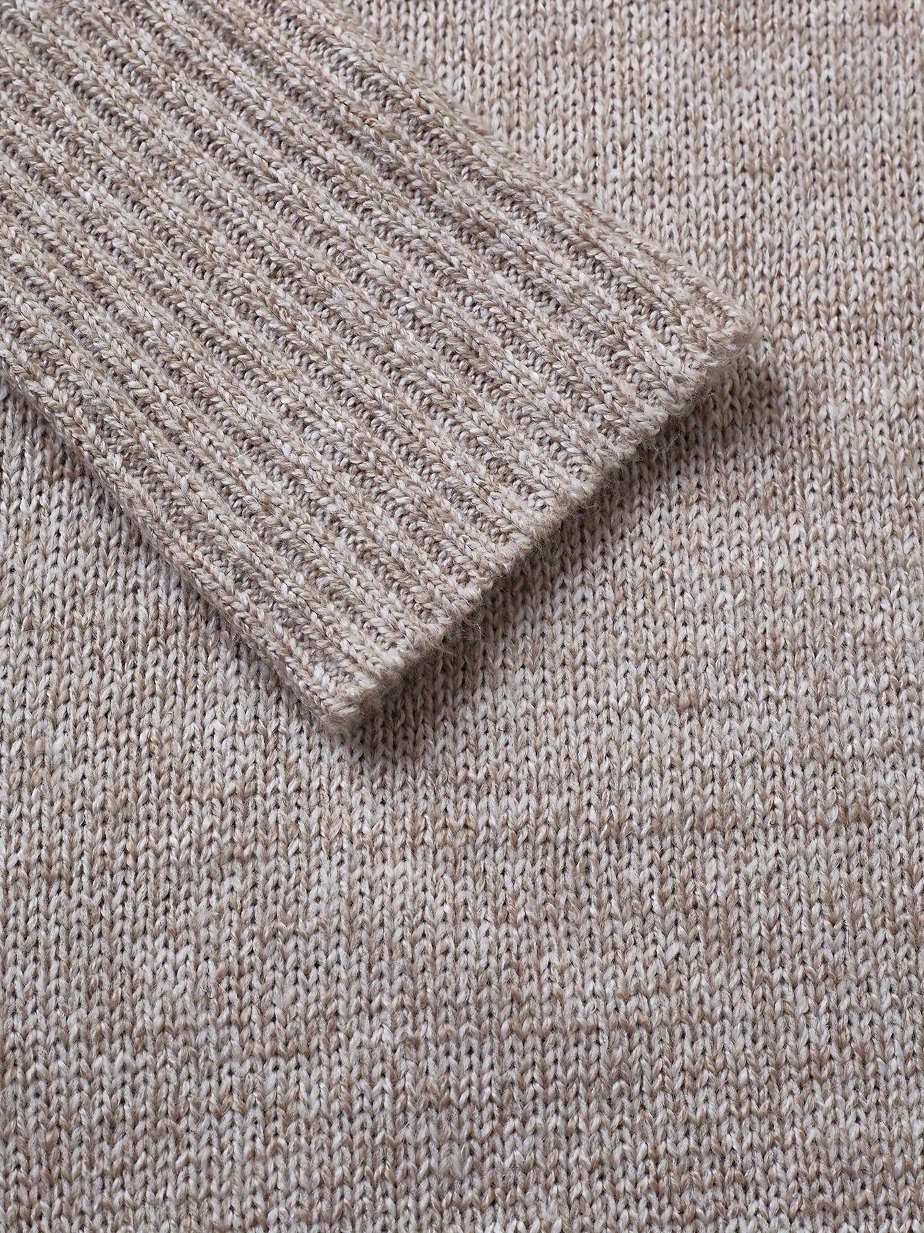 Strickkleid | Wickel-Optik | Elegante Knopfdetails
