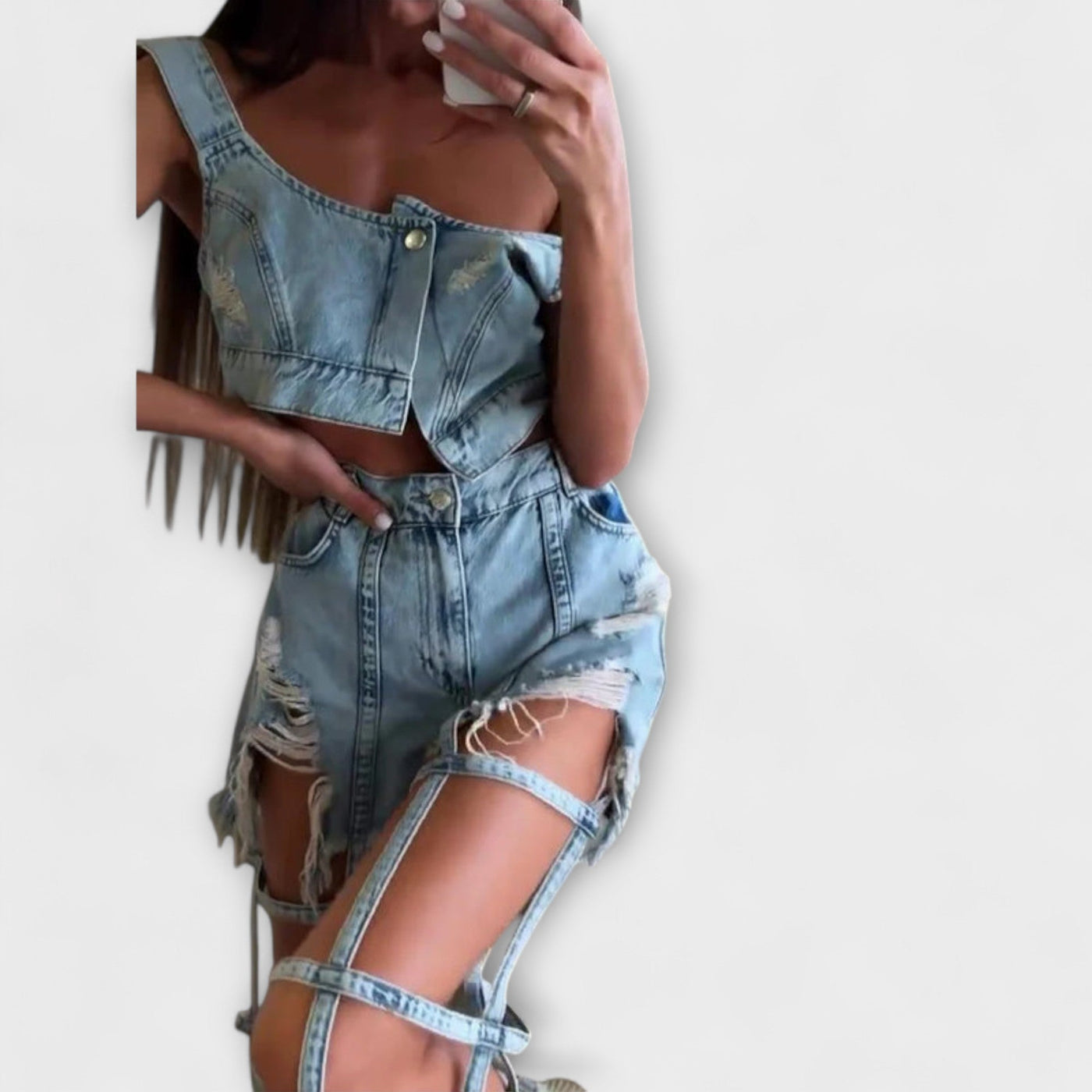 Gaia - Schickes hellblaues Denim-Crop-Top mit Trägerdetails und zerrissenen Shorts Set