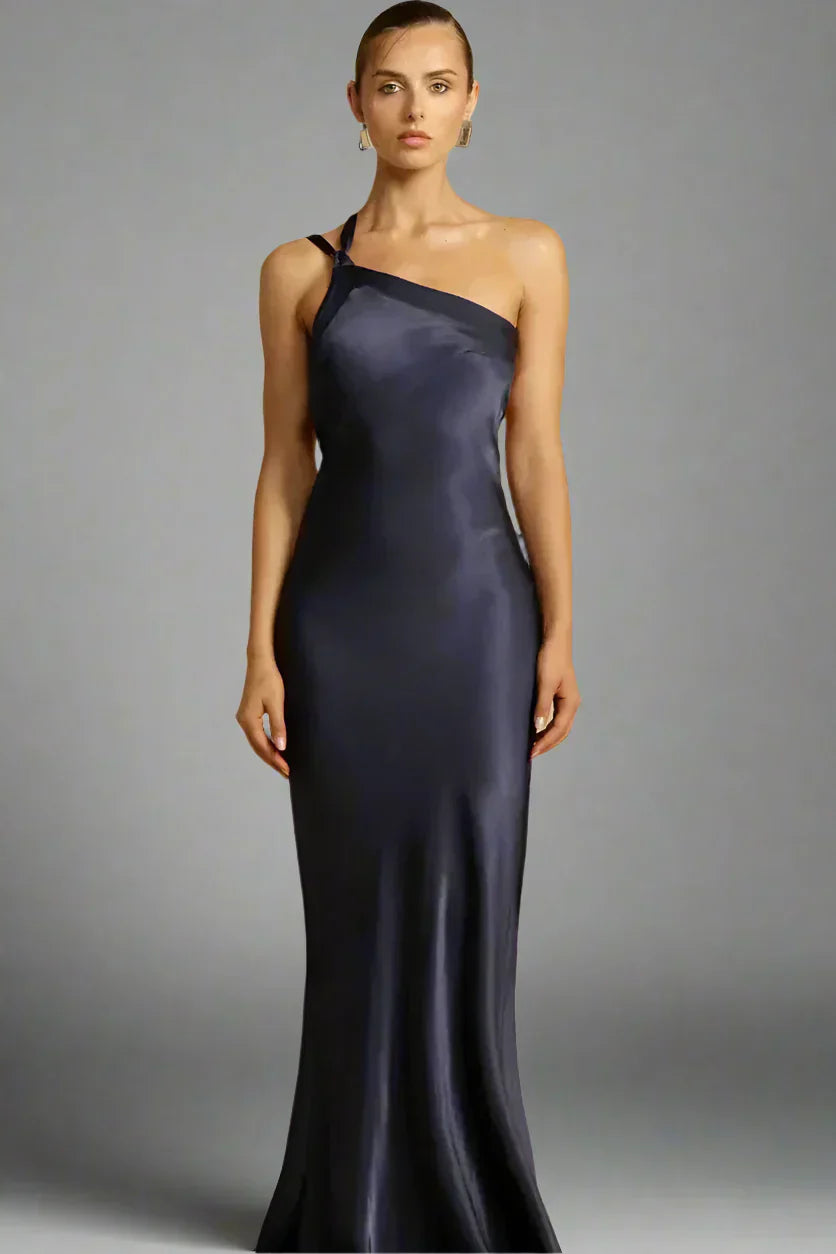 Maxine - Elegant one-shoulder dress with open back and sloped neckline