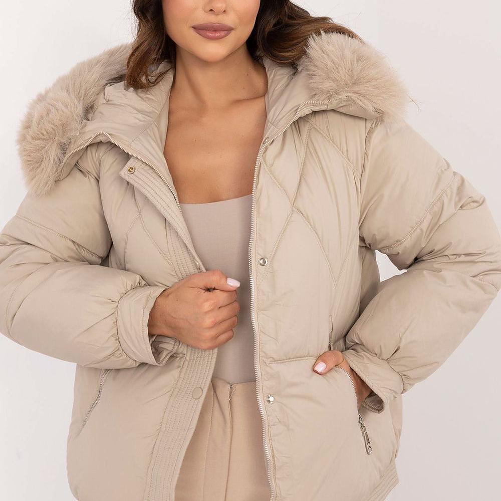 Steppjacke mit Kapuze und Kunstfellbesatz | Winterlicher Stil | Warmer Komfort